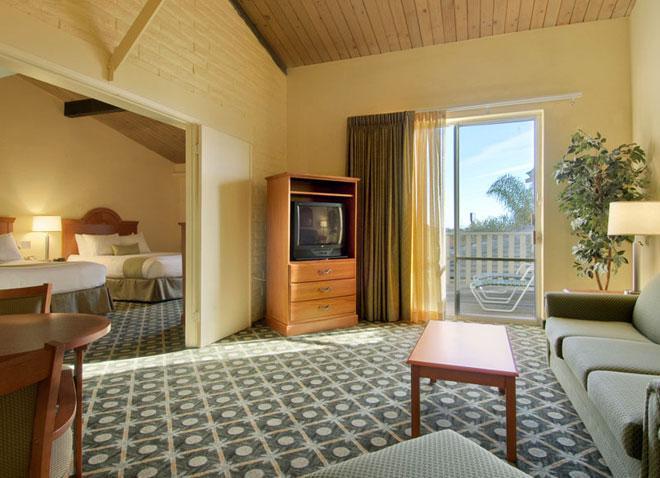 Ramada By Wyndham Santa Barbara Goleta Quarto foto