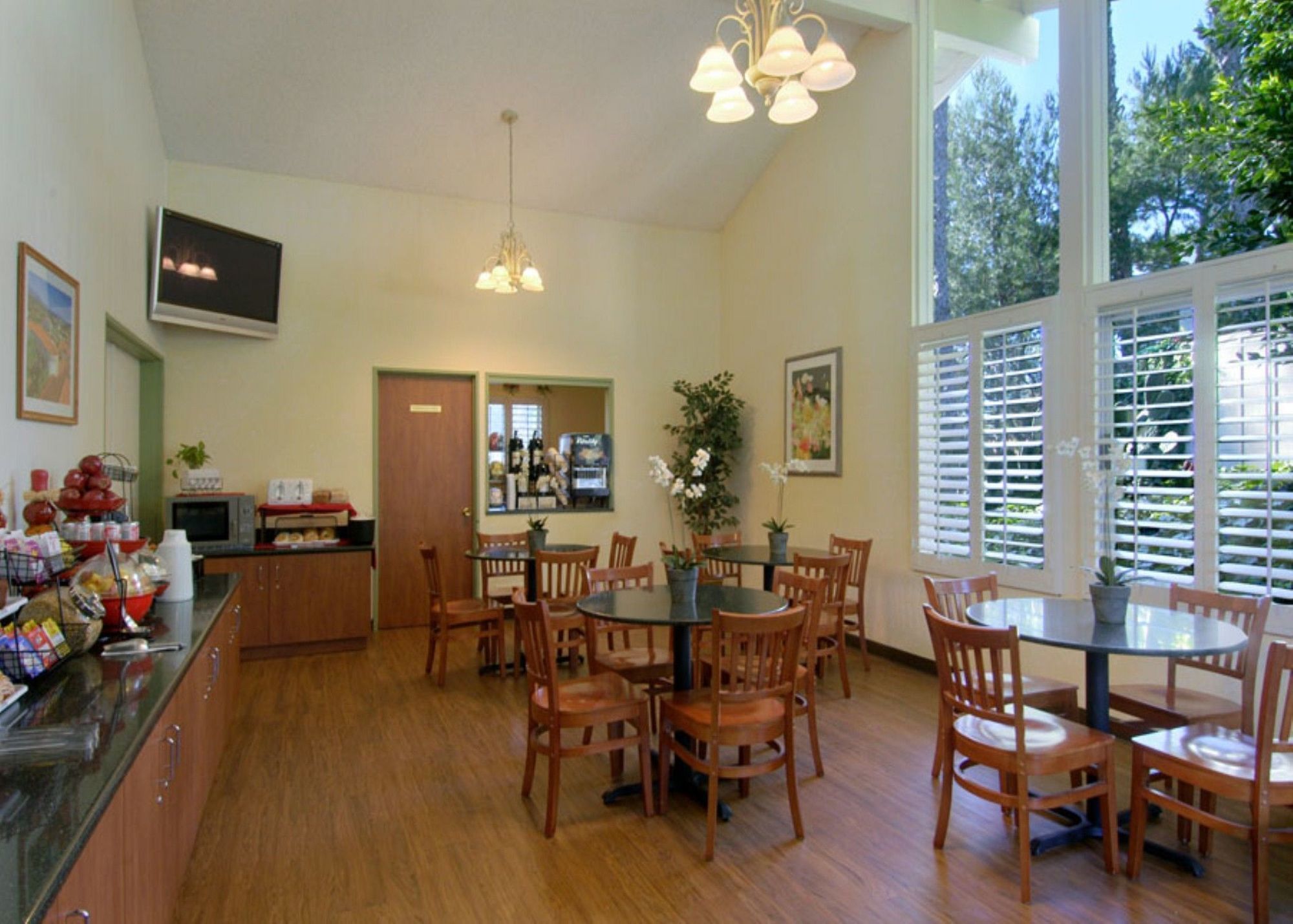 Ramada By Wyndham Santa Barbara Goleta Exterior foto