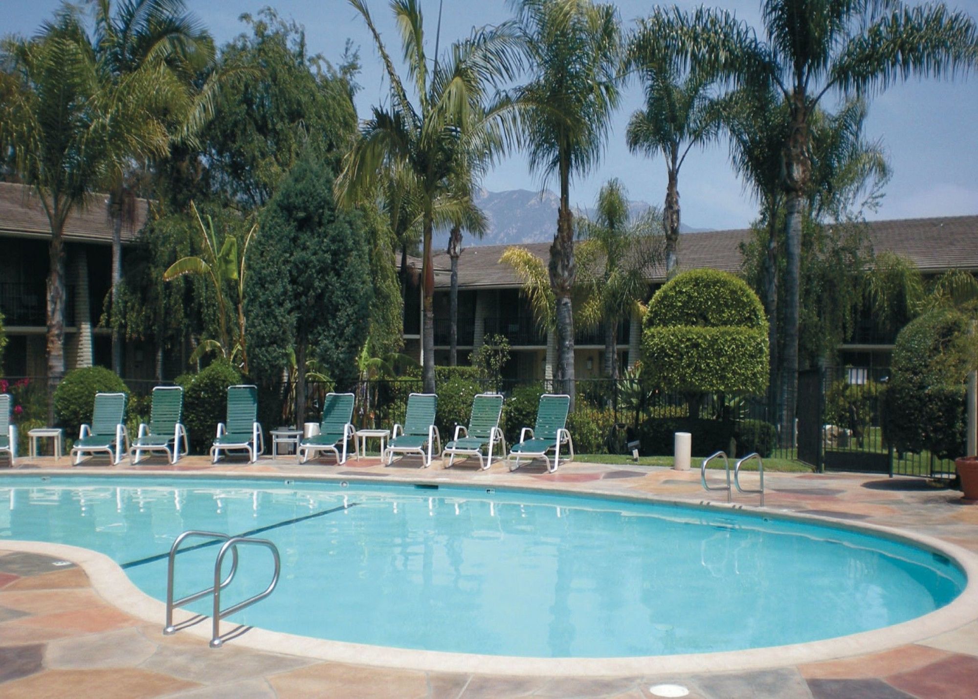 Ramada By Wyndham Santa Barbara Goleta Exterior foto