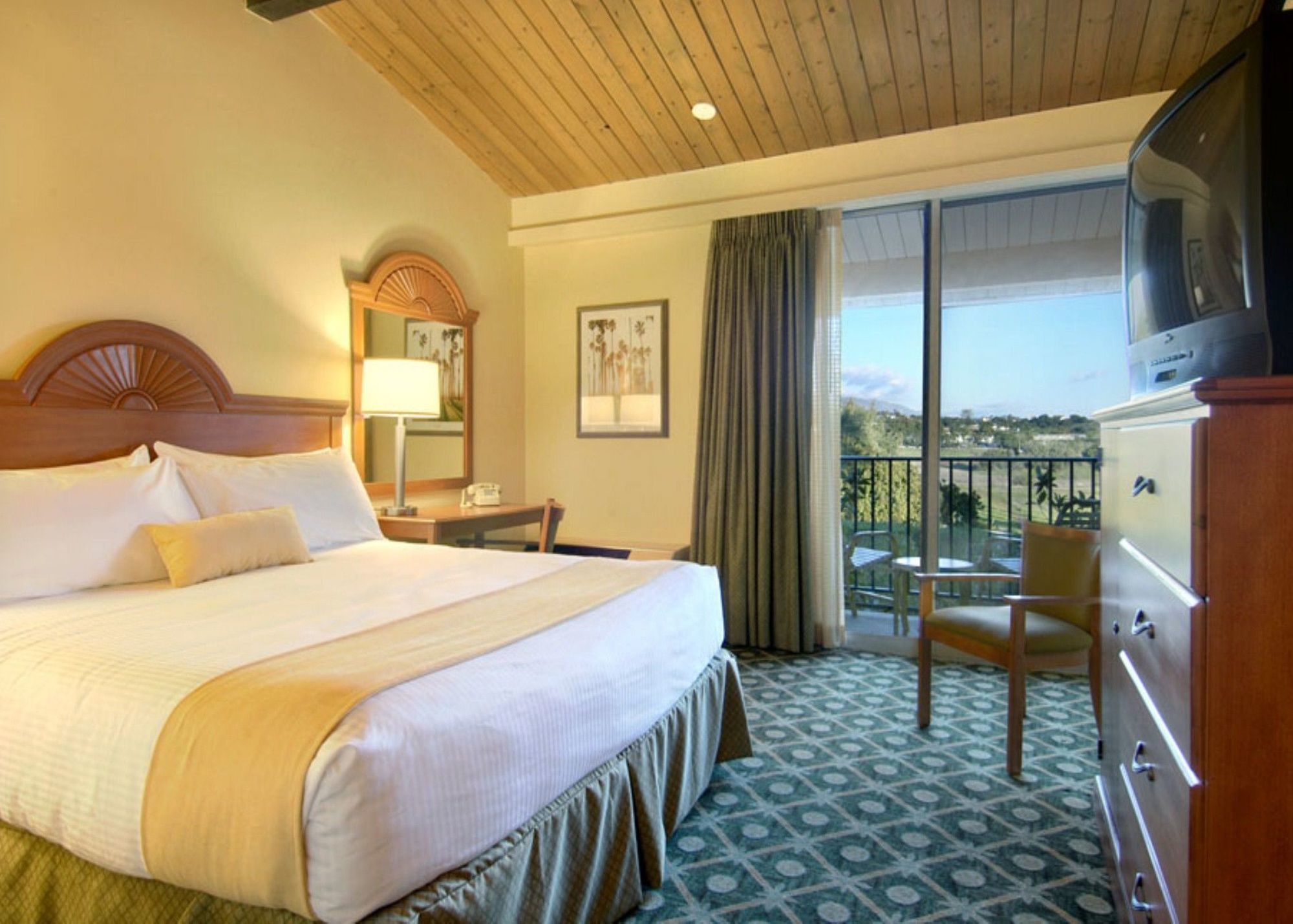 Ramada By Wyndham Santa Barbara Goleta Exterior foto