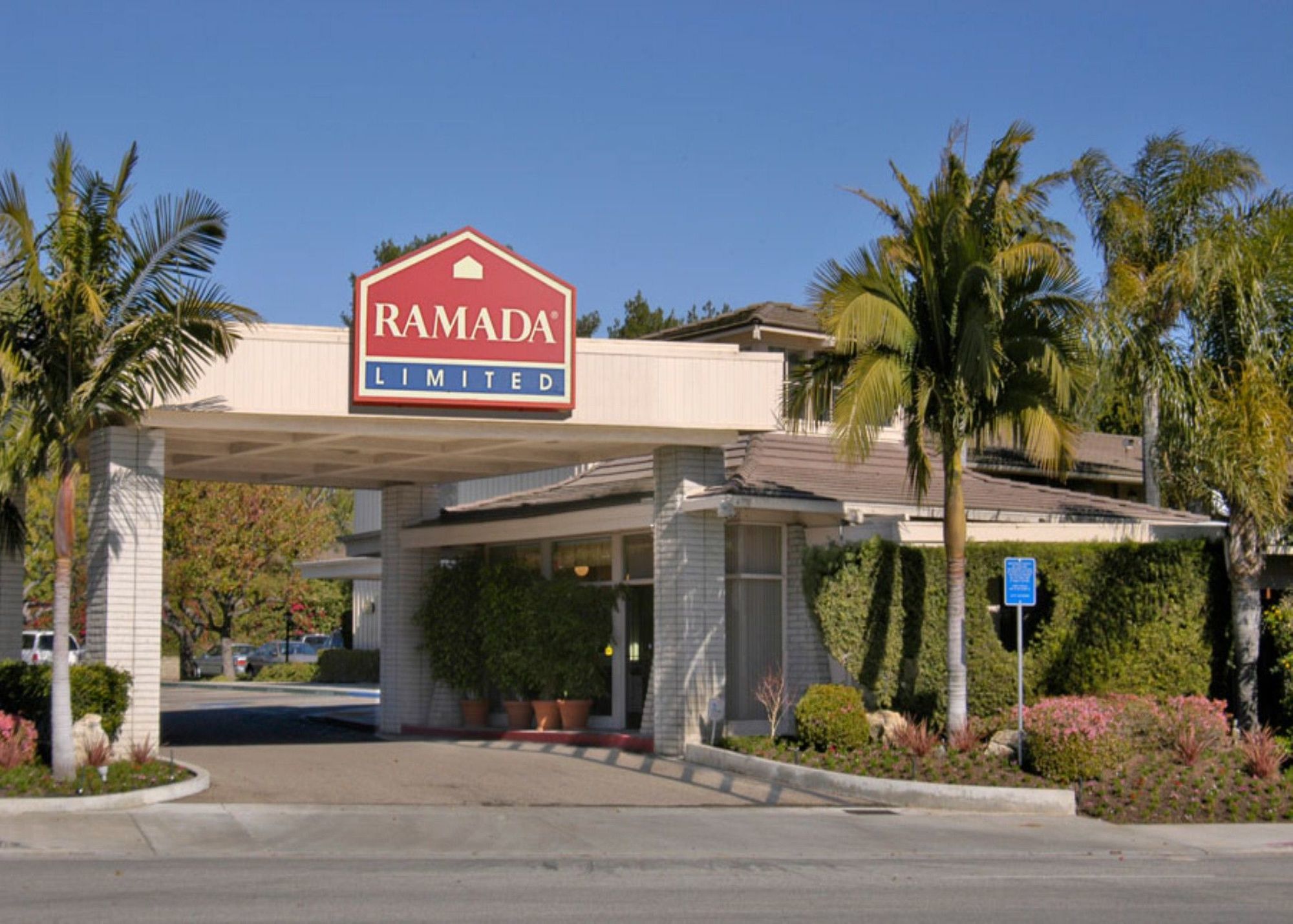 Ramada By Wyndham Santa Barbara Goleta Exterior foto